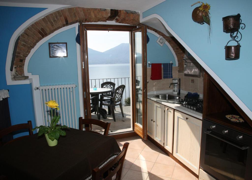 Casale Fe-Wo - Appartamenti Con Vista Lago كانيرو ريفييرا الغرفة الصورة