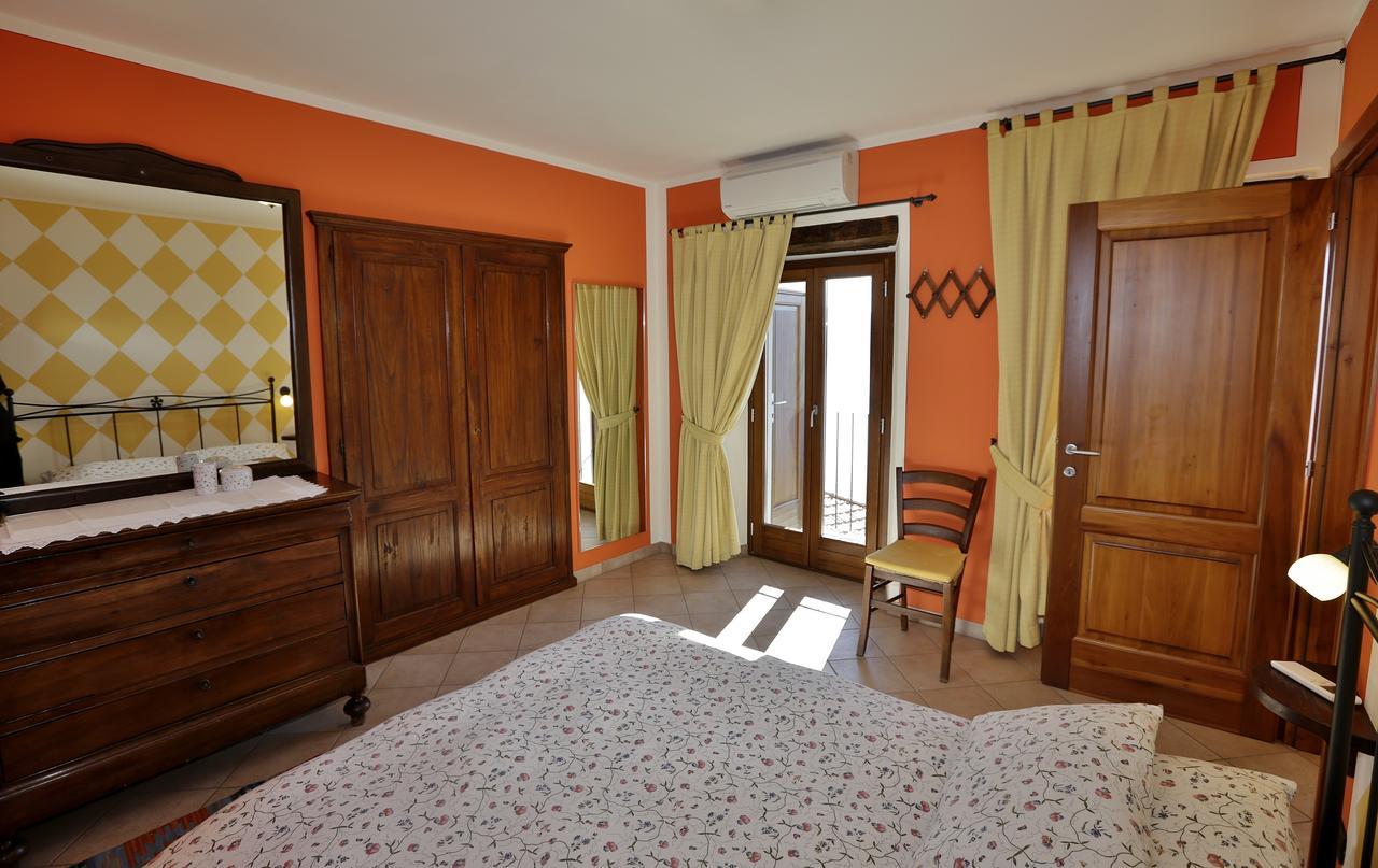 Casale Fe-Wo - Appartamenti Con Vista Lago كانيرو ريفييرا المظهر الخارجي الصورة